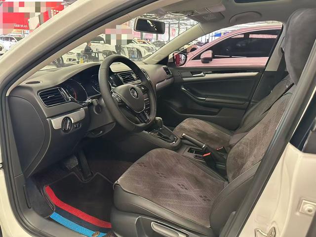 Volkswagen Sagitar - фото 3