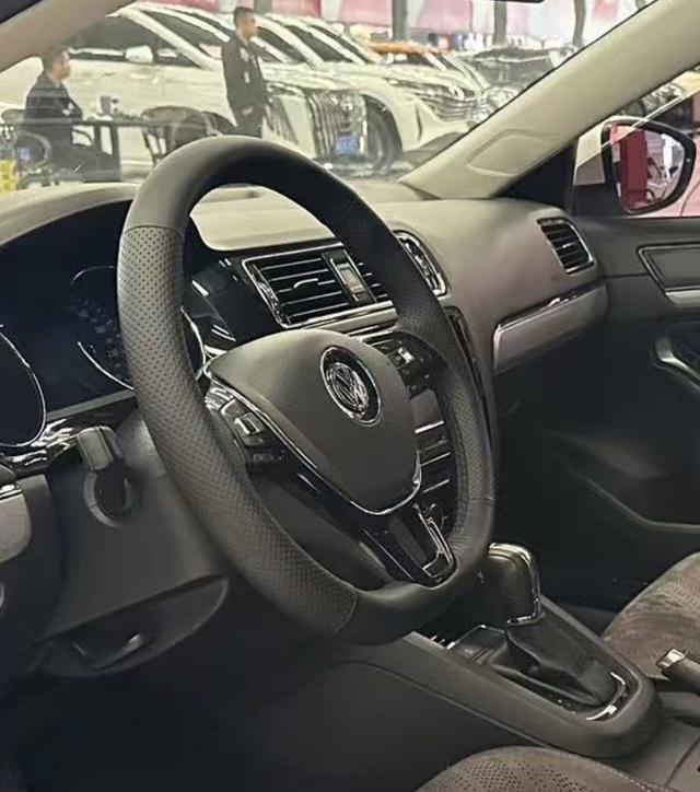 Volkswagen Sagitar - фото 4