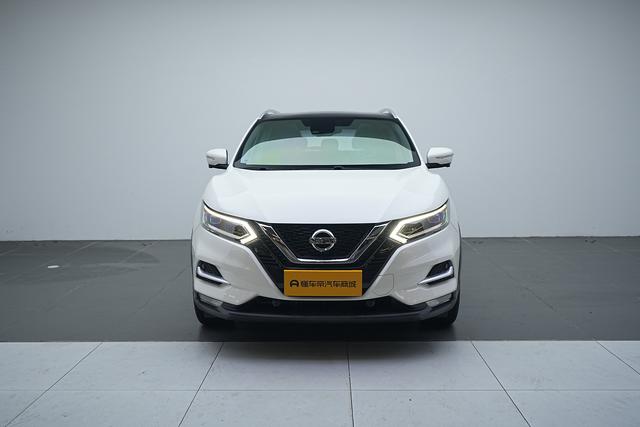 Nissan Qashqai - фото 1