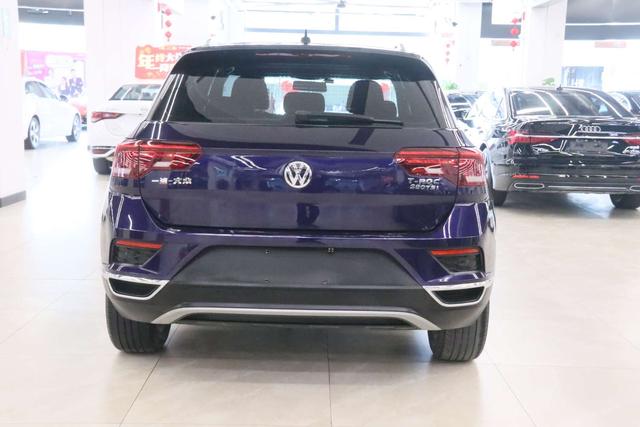 Volkswagen T-Roc - фото 1