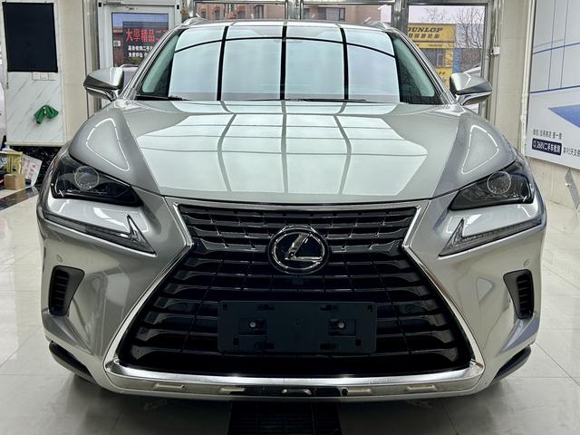 Lexus NX - фото 1