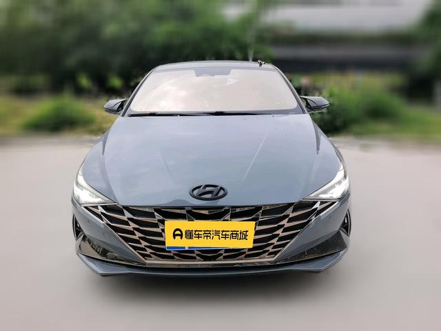 Hyundai Elantra - фото 1