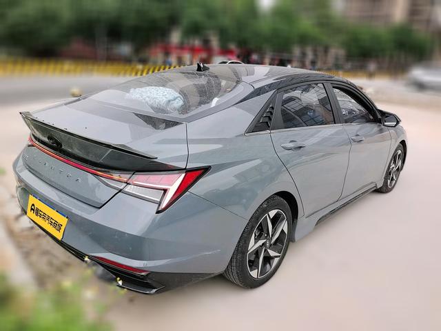 Hyundai Elantra - фото 3