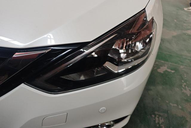 Nissan Sylphy - фото 1