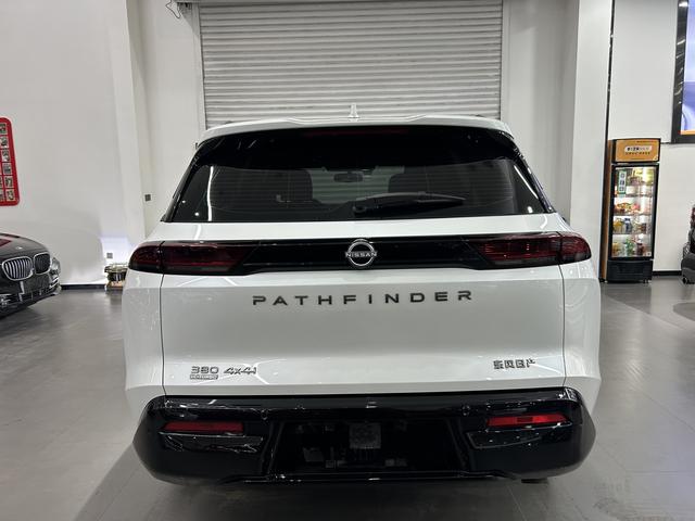 Nissan Pathfinder - фото 4
