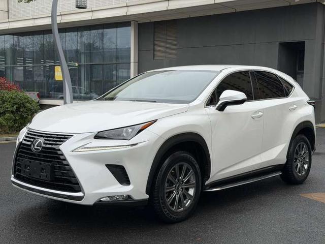 Lexus NX - фото 0