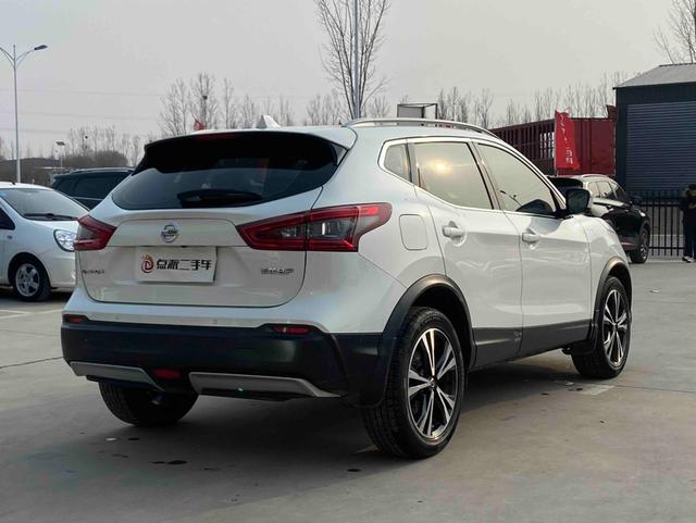Nissan Qashqai - фото 4