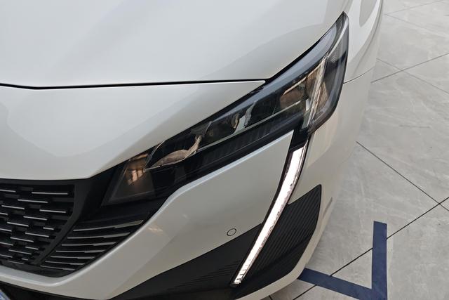 Peugeot 408 - фото 1