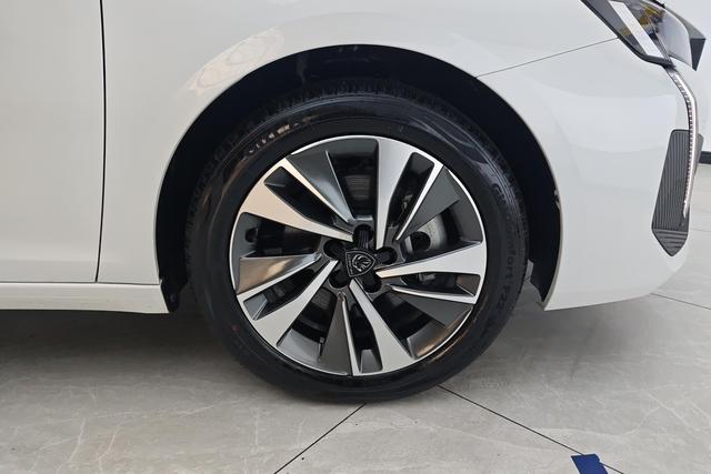 Peugeot 408 - фото 4