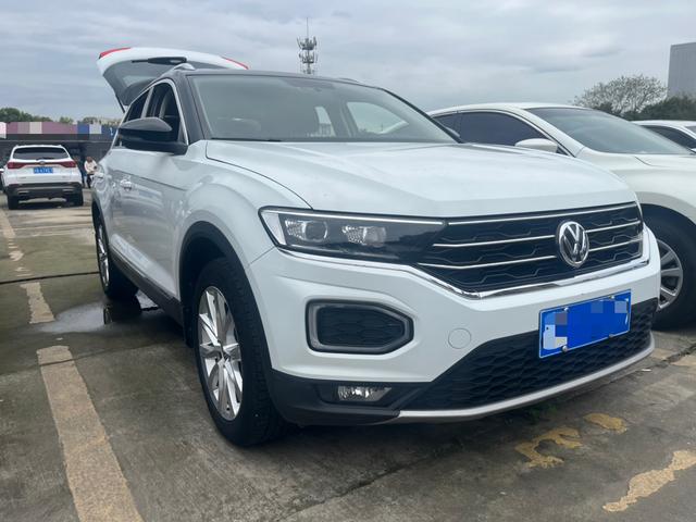 Volkswagen T-Roc - фото 1