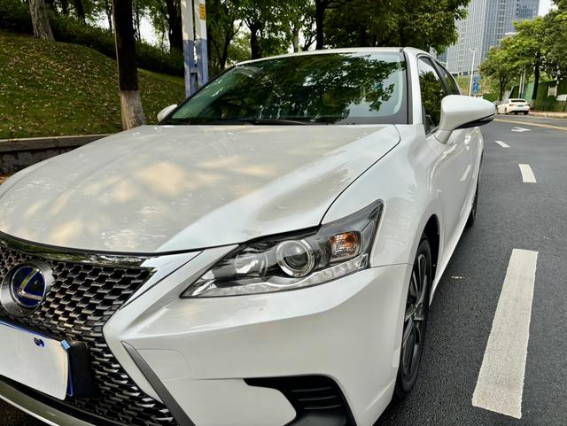 Lexus CT - фото 4