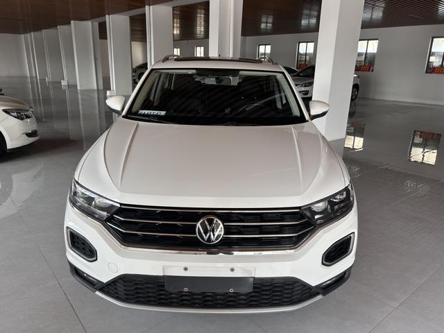 Volkswagen T-Roc - фото 1