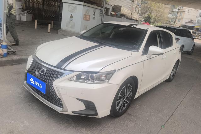 Lexus CT - фото 0