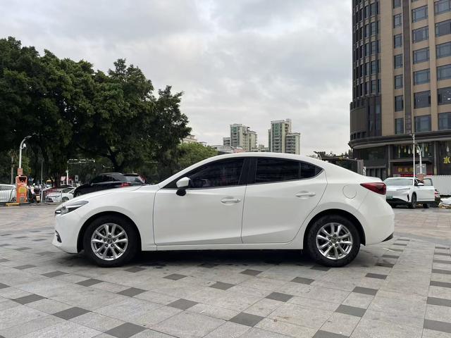 Mazda 3 Axela - фото 3