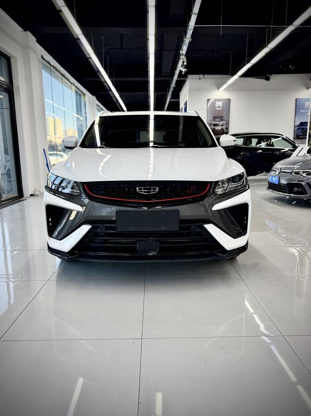 Geely Binyue - фото 1