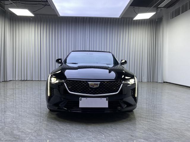 Cadillac CT4 - фото 1