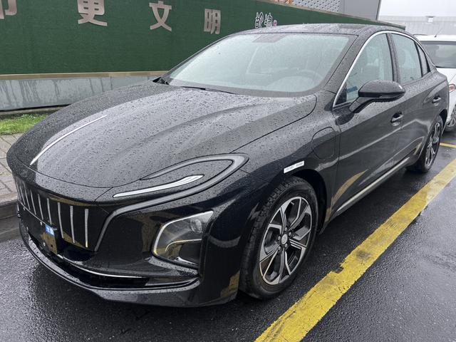 Hongqi E-QM5 - фото 0