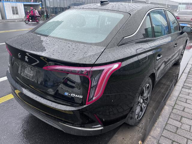 Hongqi E-QM5 - фото 1