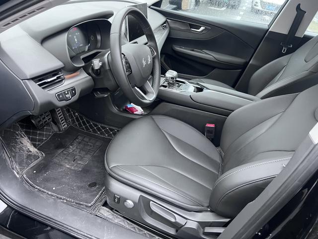 Hongqi E-QM5 - фото 3