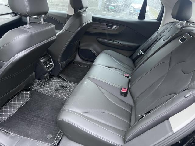 Hongqi E-QM5 - фото 4