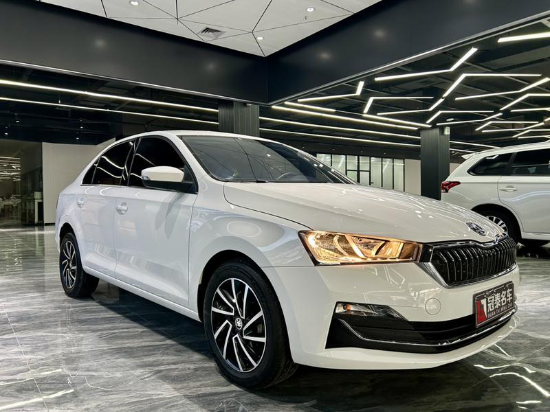 Skoda Rapid - фото 2