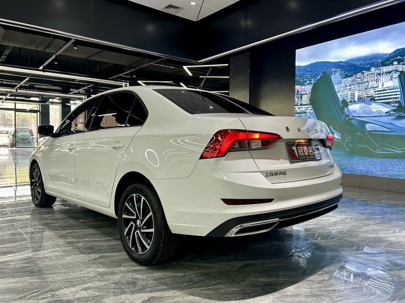 Skoda Rapid - фото 4