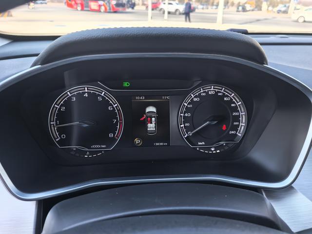 Geely Binyue - фото 4
