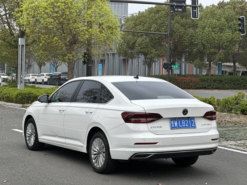 Volkswagen Lavida - фото 4