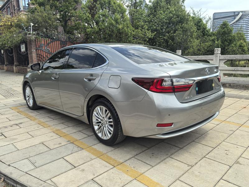Lexus ES - фото 3