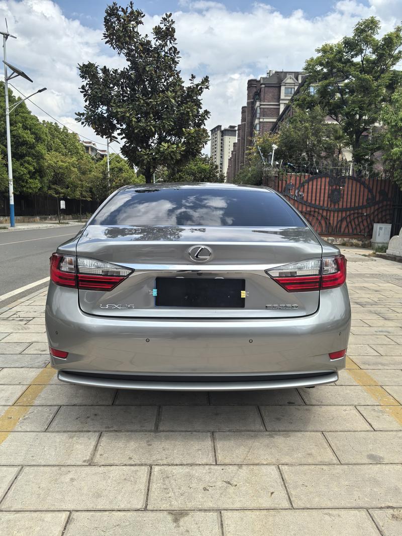 Lexus ES - фото 4