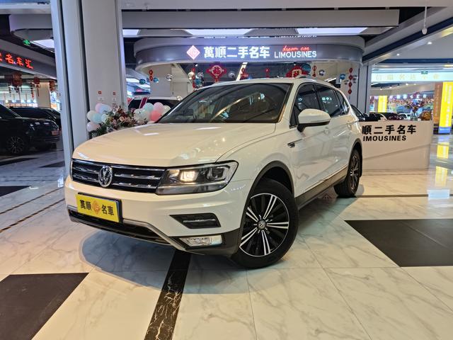 Volkswagen Tiguan L - фото 0