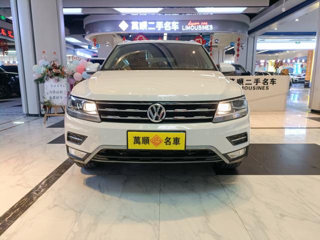 Volkswagen Tiguan L - фото 1