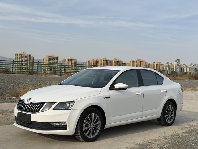 Skoda Octavia - фото 0
