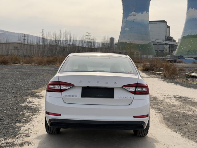 Skoda Octavia - фото 4