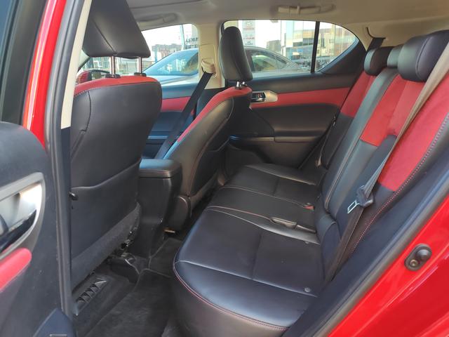 Lexus CT - фото 3