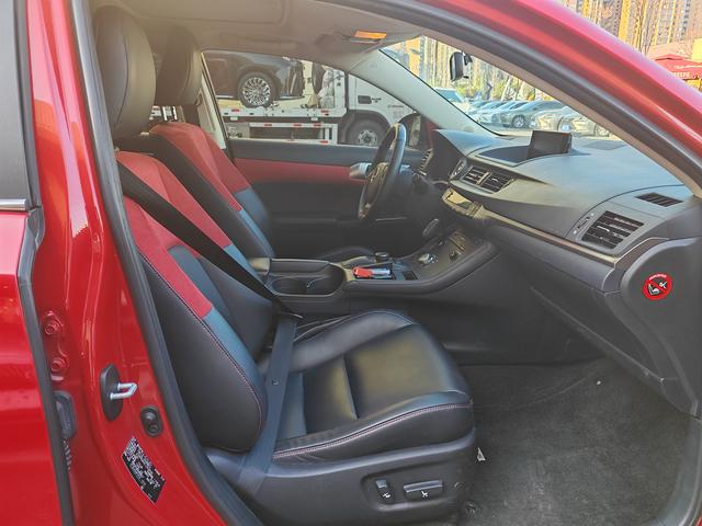 Lexus CT - фото 4