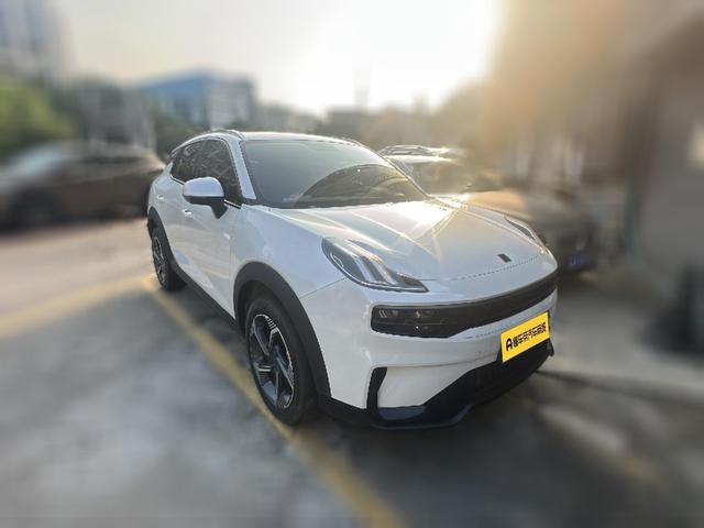 Lynk & Co 06 - фото 2