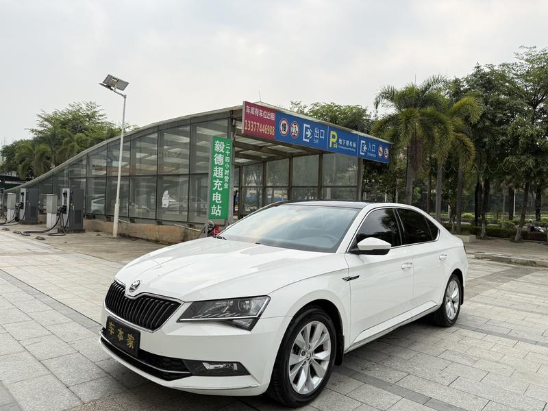 Skoda Superb - фото 0