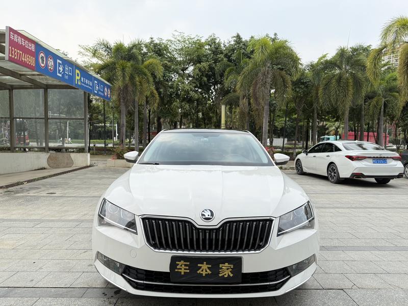 Skoda Superb - фото 1