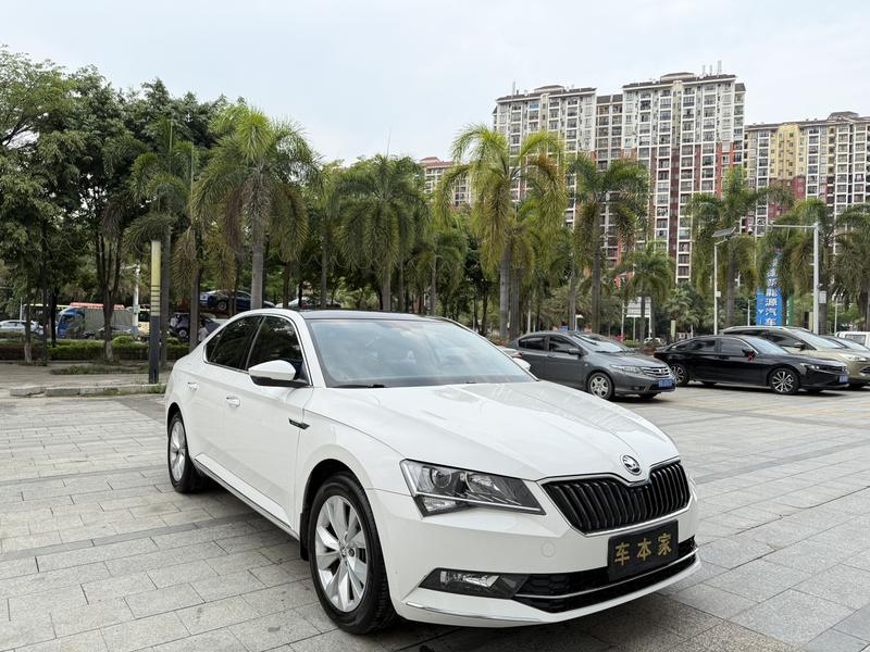 Skoda Superb - фото 2