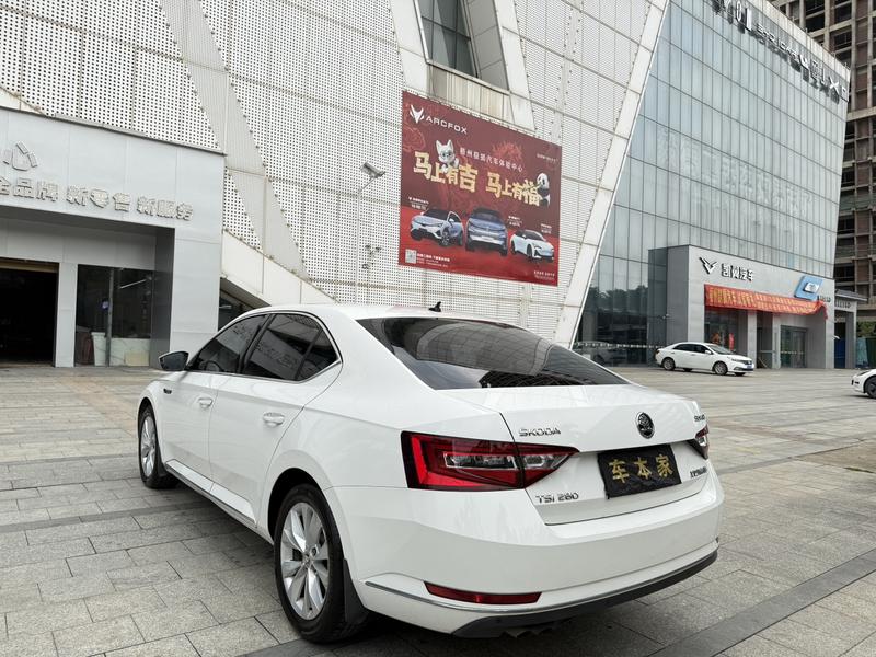 Skoda Superb - фото 3