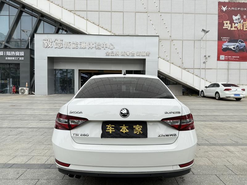 Skoda Superb - фото 4