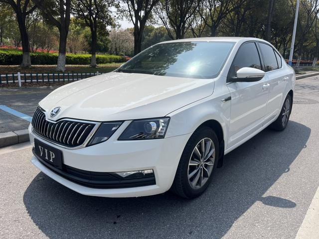 Skoda Octavia - фото 0