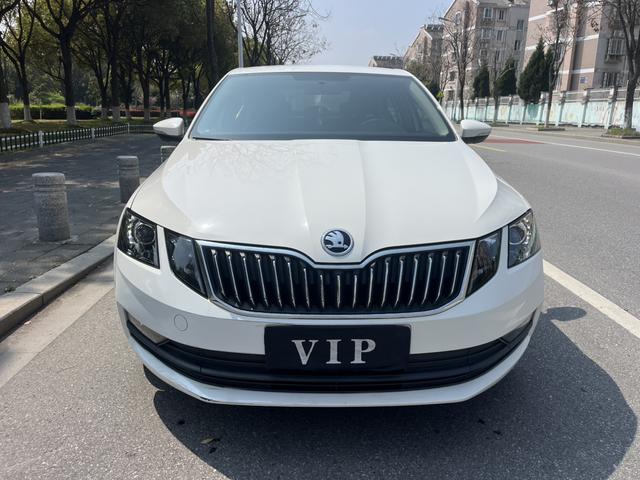 Skoda Octavia - фото 1