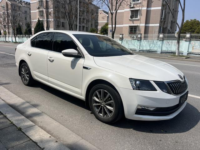 Skoda Octavia - фото 2