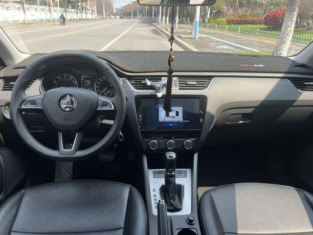 Skoda Octavia - фото 3