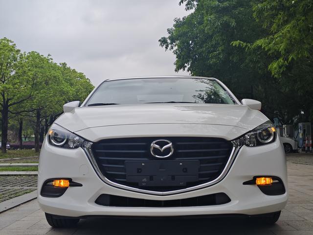 Mazda 3 Axela - фото 1