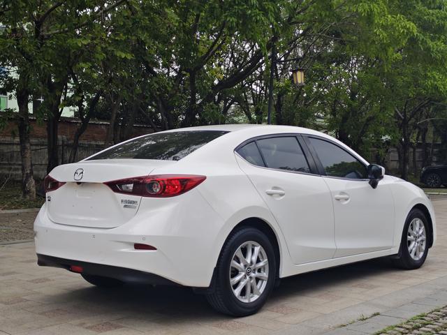 Mazda 3 Axela - фото 3