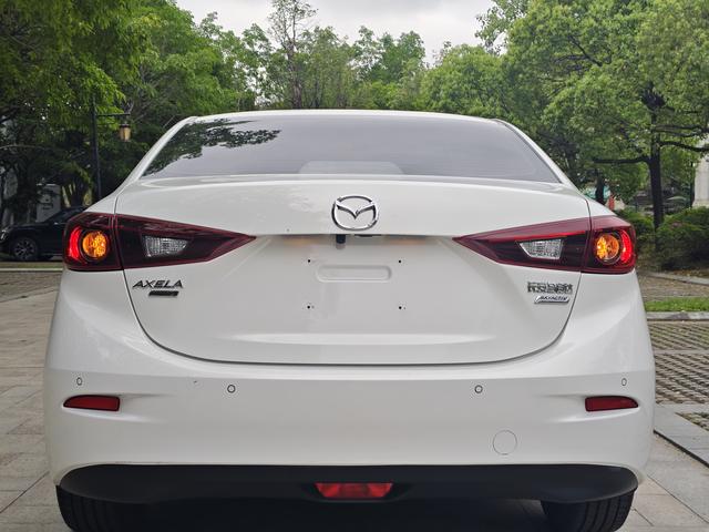 Mazda 3 Axela - фото 4
