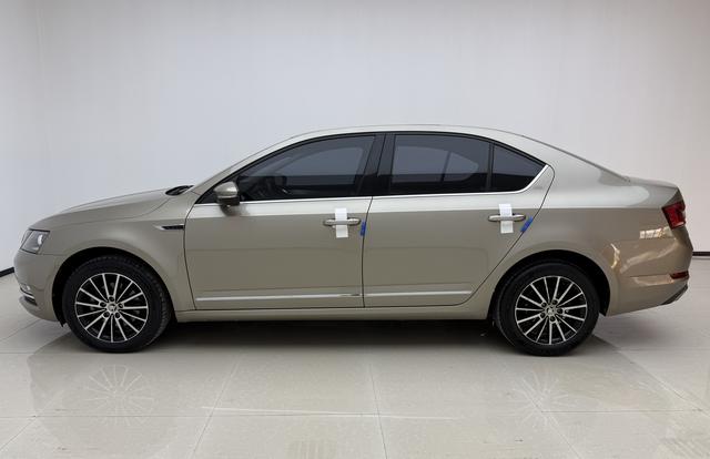 Skoda Octavia - фото 3